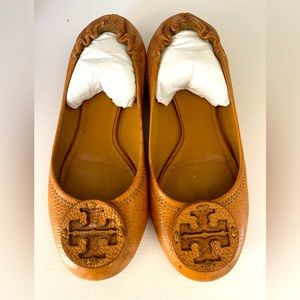 Tory Burch Leather are a Tumbled Logo Flats in Brown